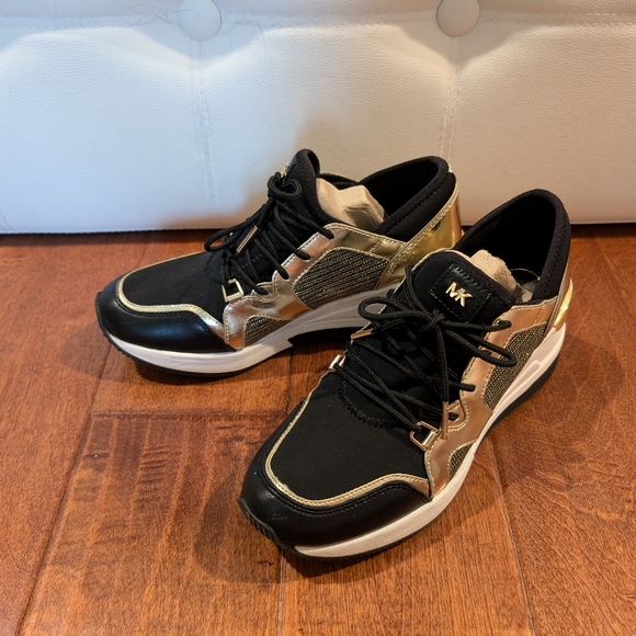 Michael Kors Shoes - Picture 1 of 4